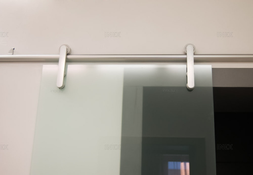 Откатная дверь с открытой роликовой сиситемой фото 3