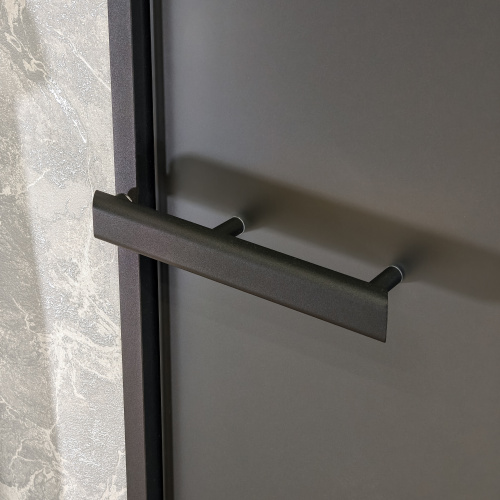 Ручка-скоба Gratec Estri из цельнолитого алюминия окрашенного в чёрный муар с магнитным фиксатором для стеклянной двери хамам арт. RS-AA-315M-BK фото 3