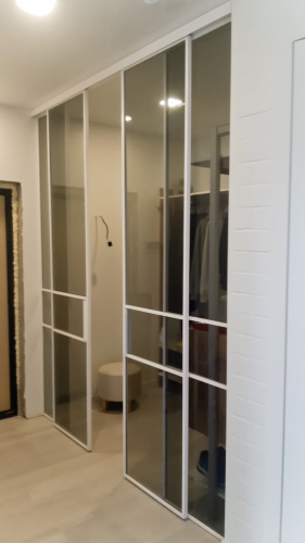 Перегородка с откатными створками в ульратонком профиле лофт фото 2