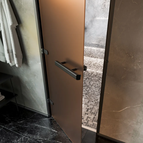 Дверь для хамам и сауны Gratec Estri Black Premium, чёрные короб и фурнитура, бронза матовое закаленное стекло 8 мм фото 3